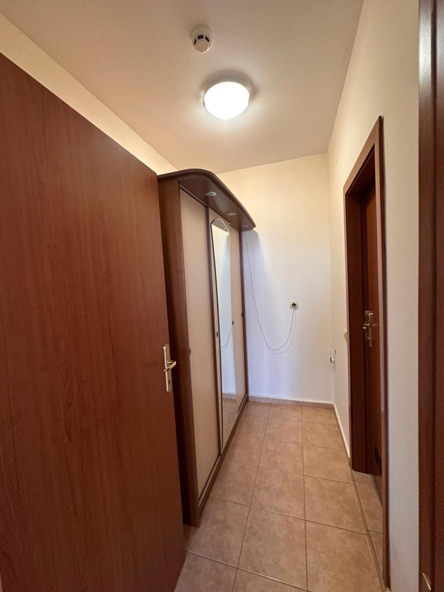 For 6 In Flora Main Building - Prime Location! Διαμέρισμα Μπόροβετς
