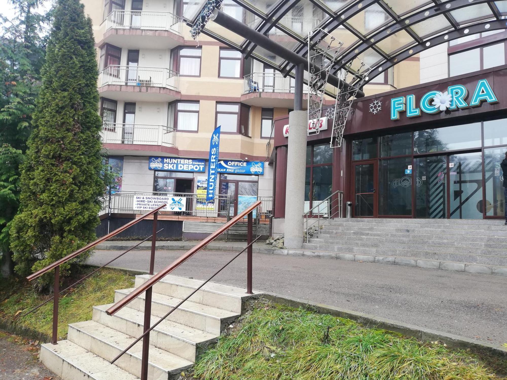 For 6 In Flora Main Building - Prime Location! Μπόροβετς