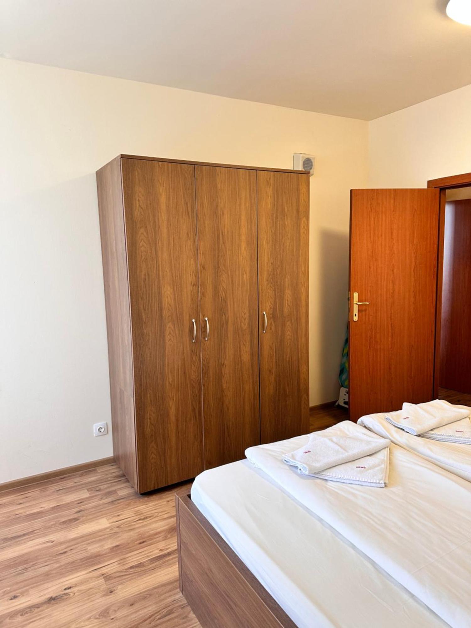 Διαμέρισμα For 6 In Flora Main Building - Prime Location!