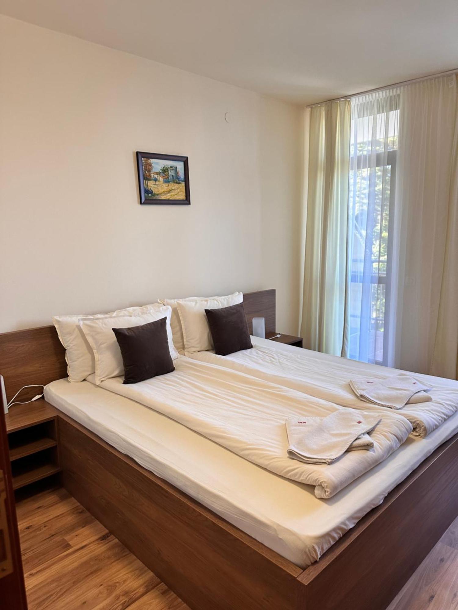 For 6 In Flora Main Building - Prime Location! * Μπόροβετς
