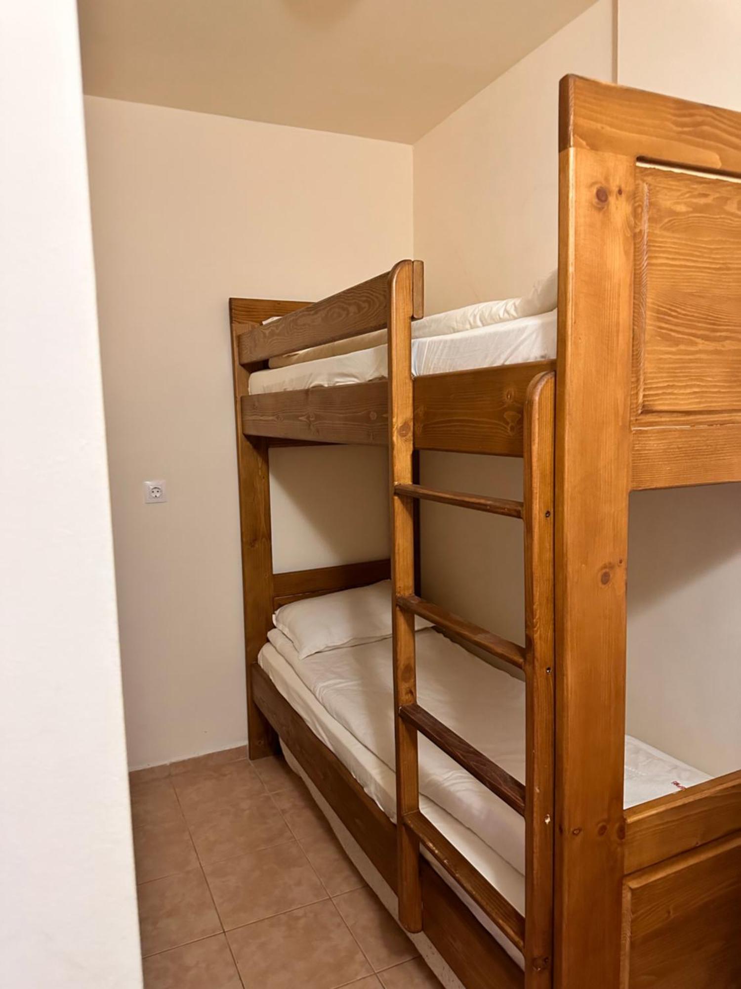 For 6 In Flora Main Building - Prime Location!
