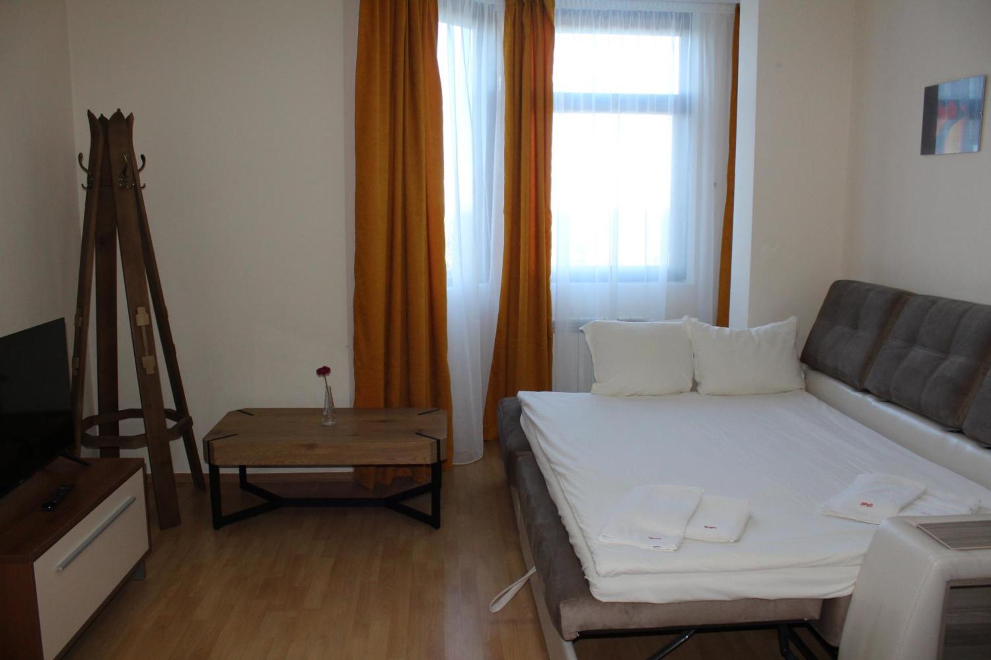 Διαμέρισμα For 6 In Flora Main Building - Prime Location!