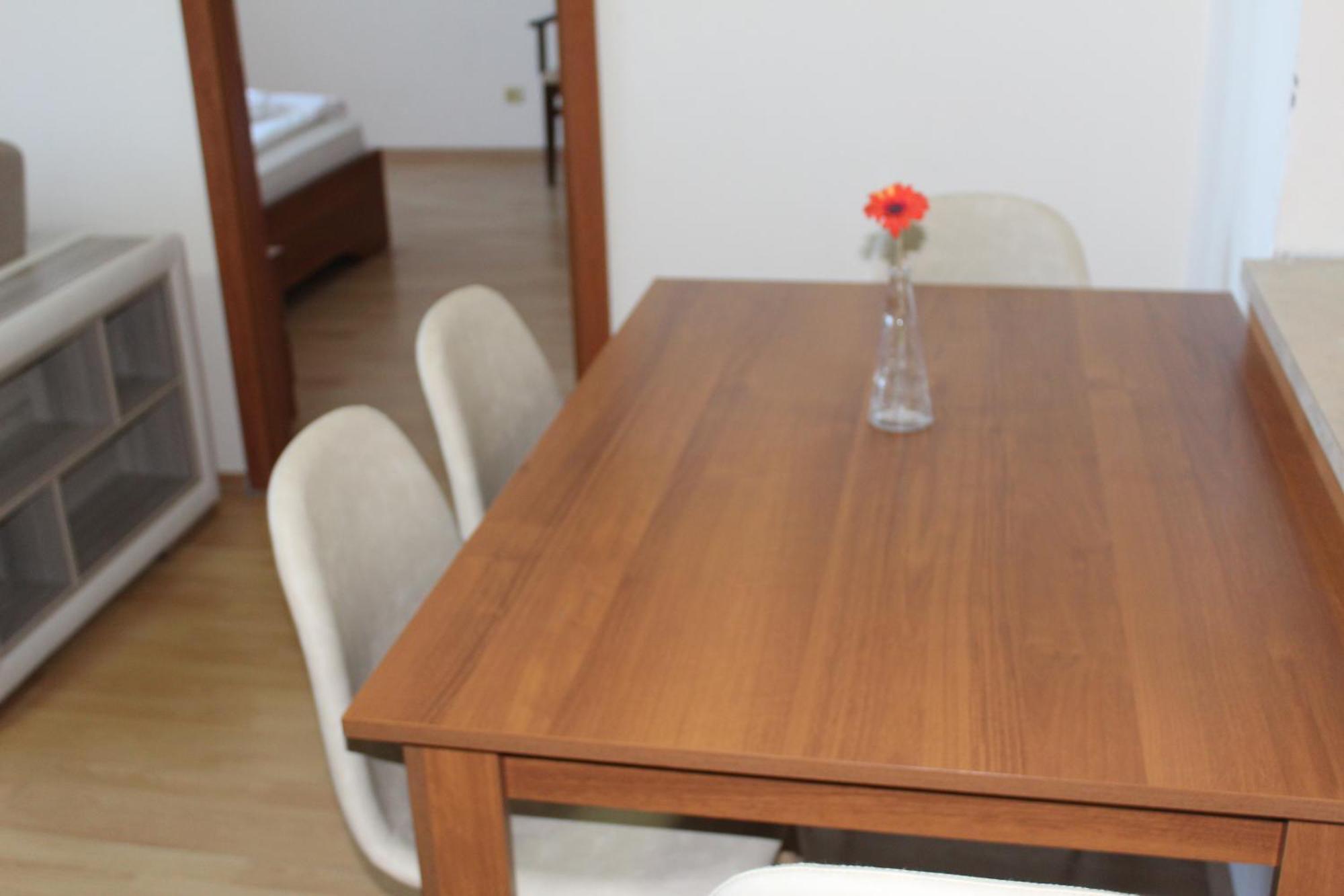 For 6 In Flora Main Building - Prime Location! Διαμέρισμα *