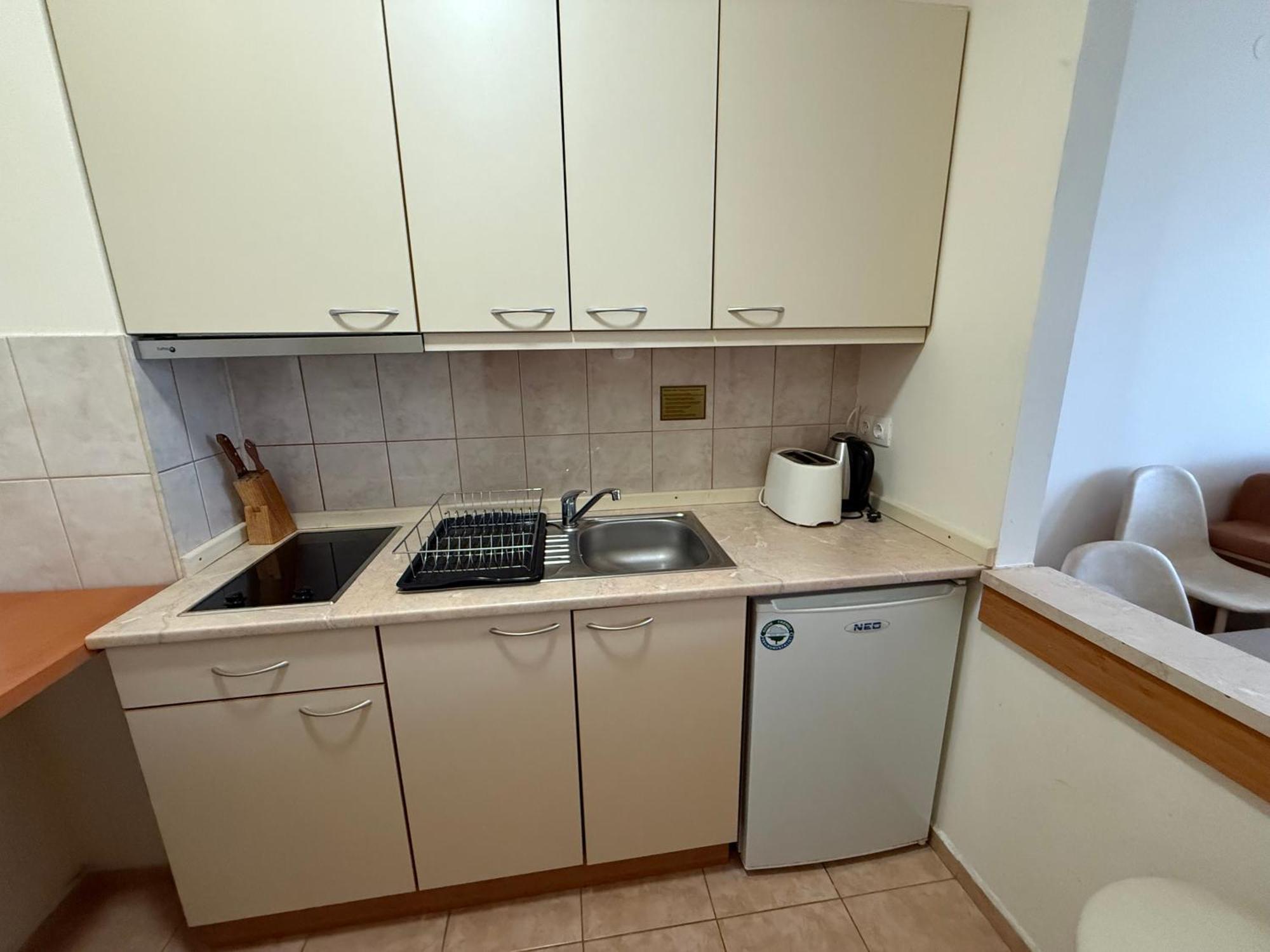 Διαμέρισμα For 6 In Flora Main Building - Prime Location!