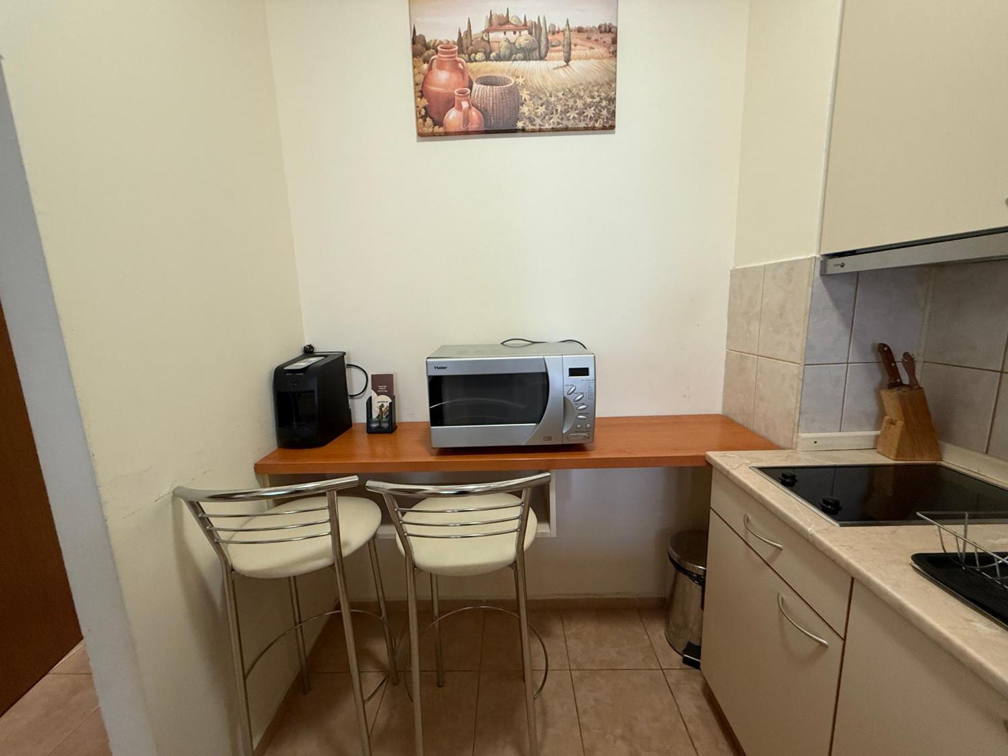 For 6 In Flora Main Building - Prime Location! Διαμέρισμα *